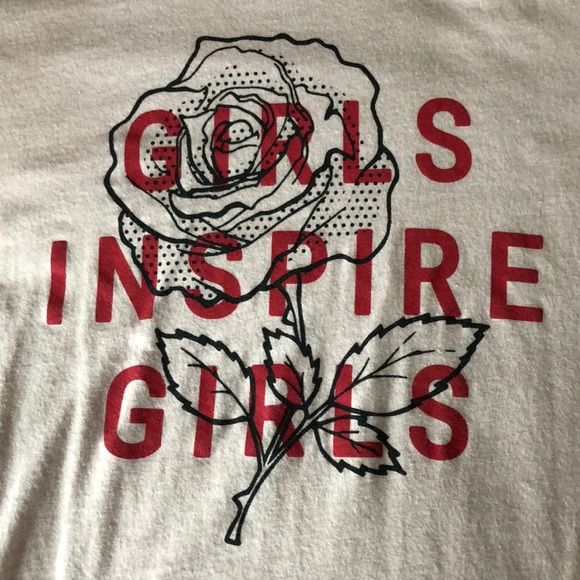 💜Graphic tee - Picture 4 of 5